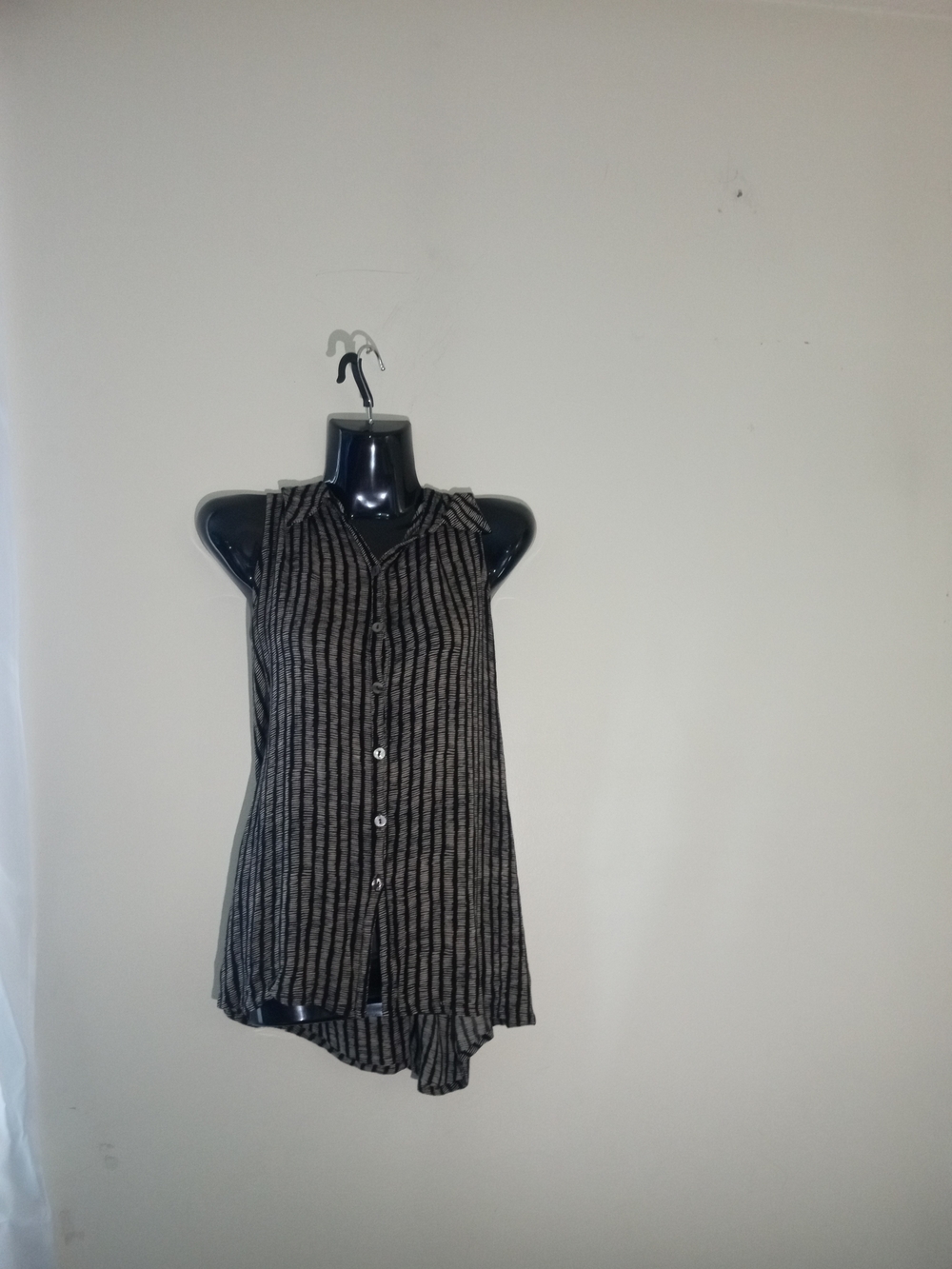 Nomadic Traders Black & Tan Vertical Stripe Sleeveless Button-Down Top